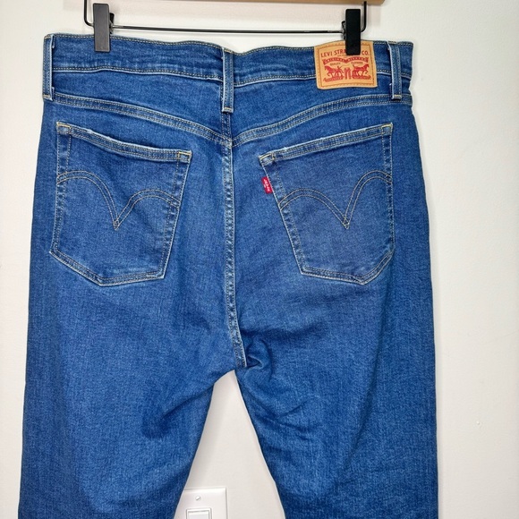 Levi's Wedgie Straight Jeans Button Fly Size 32 High Rise Distressed Denim - Picture 8 of 14